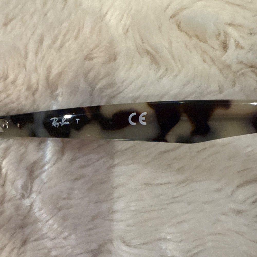 Ray-Ban eyeglass frames - Picture 3 of 3